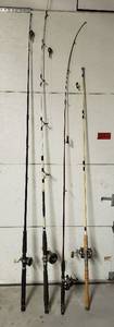 lot 530 image: 4 Fishing Poles wReels