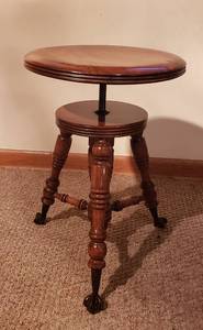 lot 104 image: Antique Swivel Piano Stool with Cast Claw Feet  14.5 in. diameter  slight damage to underside of seat  see pix