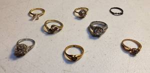 lot 116 image: 8 Ladies Costume Jewelry Rings  various sizes