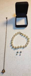 lot 123 image: Ladies Pearl Jewelry Necklace, Bracelet, and Post Earrings  Black Box included