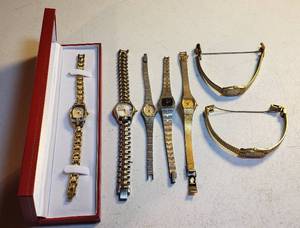 lot 128 image: 7 Ladies Watches 3 Seiko, Lotus, Walkman, Bulova and Armitron  all need batteries