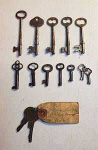 lot 132 image: Skeleton Keys, Cabinet Keys and Vintage Keys from 1952 Studebaker Champion 4-Door