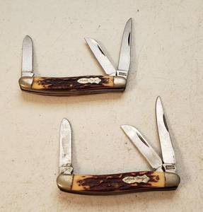 lot 153 image: 2 Schrade USA 897 UH (Uncle Henry) 3 Blade Pocketknives