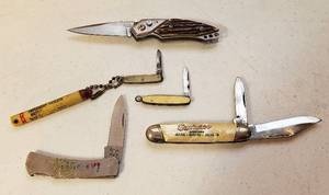 lot 157 image: 5 Pocketknives  Case Single Blade 225 SS, Buckaroo 2 Blade Ad knife, 2 Mini Single Blade Knives, and Spring Loaded Single Blade