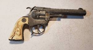 lot 195 image: Vintage Hubley TEX Toy Cap Gun, 1950s  Plastic Grips Broken  8 in. long