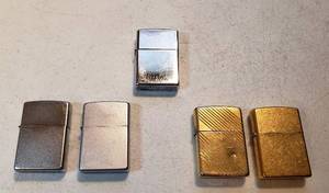 lot 206 image: 5 Vintage Zippo Lighters  2 Brushed Silvertone, 2 Goldtone or Brass, and Polished Chrome