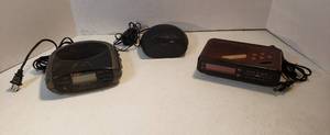 lot 224 image: 3 AMFM Alarm Clock Radios Timex, tzumi and Lloyds  all work