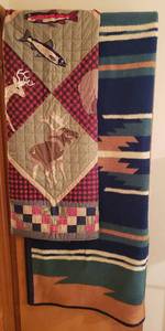 lot 230 image: 2 Throw Blankets Wildlife Quilt Style (50 x 59 in.)and Indian Pattern Fleece (56 x 74 in.)