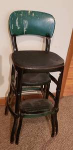 lot 262 image: Vintage Cosco Step Stool  14 x 14 x 34 in.