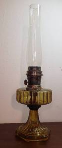 lot 276 image: Aladdin Amber Crystal Corinthian B101 (1935-36) Oil Lamp wNu-type Model B Mantle Burner  24 in. tall