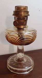 lot 280 image: Aladdin Clear Glass Washington Drape Oil Lamp wNu-type Model B Mantle Burner  12.25 in. tall (no Chimney)