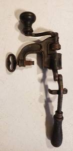 lot 299 image: Antique 12 Ga Shotgun Shell Hand ReloadingCrimping Tool
