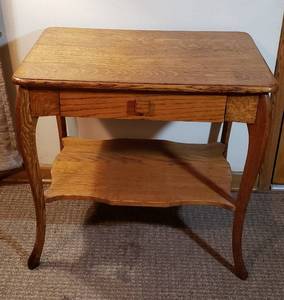 lot 317 image: Antique Oak Single Drawer Table  Desk  30 x 20 x 29 in. tall