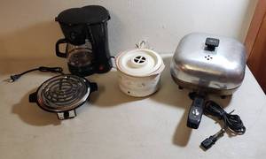 lot 322 image: Sunbeam Electric Skillet, Rival Potpourri Crock, Kitchen Gourmet Electric Single Burner and 5 Cup Coffee Maker