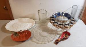 lot 333 image: Kitchen Serving Platters, Carousel Horse Design Punch Bowl Set, Pitcher, Spoon Rest and Vase