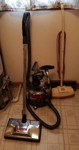 lot 358 image: Filter Queen Majestic Canister Vacuum and GE Floor Scrubber - both work.