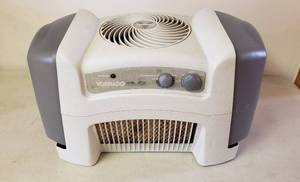 lot 361 image: Vornado 4.5 Gallon Humidifier  works  20 x 11 x 12.5 in. tall