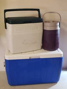 lot 366 image: 3 Coleman Items 2 Coolers and Beverage Jug