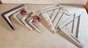 lot 369 image: Metal Shelf Brackets