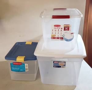 lot 370 image: 3 Storage Totes 2 Rubbermaid and 1 Sterilite