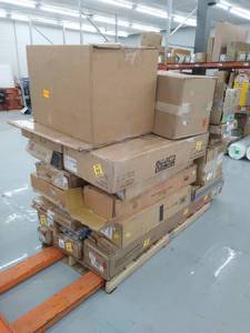 lot 27113 image: Pallet of miscellaneous items