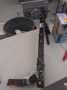 lot 27444 image: vehicle mount bike holder, may be incomplete