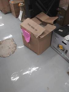 lot 27452 image: box of miscellaneous items