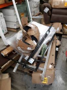 lot 74011 image: Misc Pallet with weights and others
