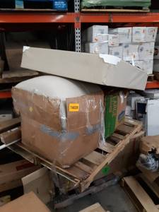 lot 74020 image: Furniture and cushion pallet
