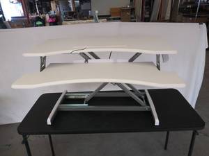 lot 7381 image: FEZIBO Height Adjustable Stand up Desk Converter - 32 Desk Riser