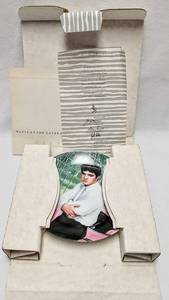lot 337 image: 1988 Elvis Presley Elvis at the Gates of Graceland 8.5 Dia. Plate - Delphi Looking at a Legend Collection in Original Box & Numbered Certificate - from the Bradford Exchange