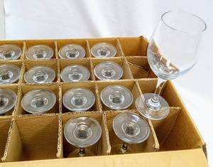 lot 362 image: Lot of 15 - Libbey 14 Oz Tall Wine Glasses (8.5 Tall)