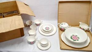 lot 371 image: 1940s W. S. George Bolero Camellia Pattern China - 34 Piece Dinnerware Set
