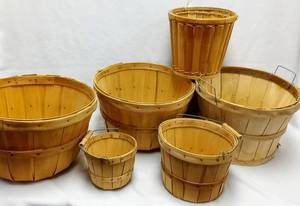 lot 377 image: Lot of 6 Bushel Baskets - Multiple Sizes