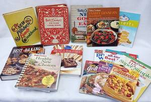 lot 399 image: Lot of 14 Vintage and Newer Betty Crocker & Pillsbury Cookbooks & Magazines