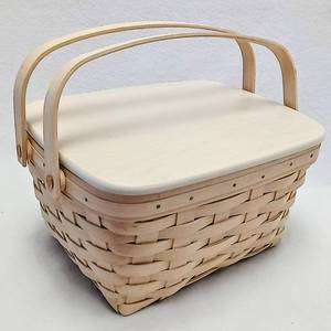 lot 211 image: Signed & Dated Longaberger (2001) Dresden, Ohio Basket w Moveable Handle & Wood Lid (6 x 9 x 11.5)