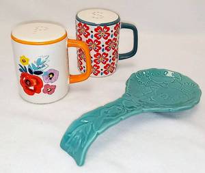 lot 246 image: Adorable Pioneer Woman Brand Kitchen Decor - Salt & Pepper Shaker and Utensil Rest