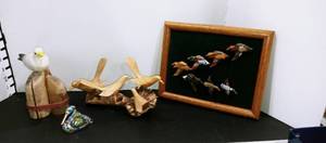 lot 1064 image: John E Eliser wood grain carvers decor with assorted bird decor