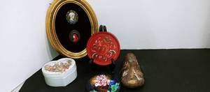 lot 1065 image: Assorted home decor
