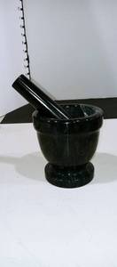 lot 1073 image: Marble mortar and pestal