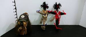 lot 1077 image: Voodoo dolls with trail guide figurine