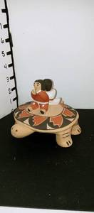 lot 1084 image: Anita Cajero Native American clay sculpture