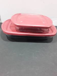 lot 1102 image: 2 Anchor Baking Dishes with Lids