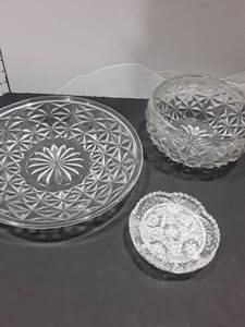 lot 1112 image: Glass platter and bowl and 2 other dishes