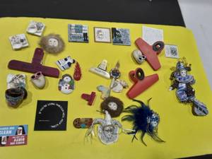 lot 1123 image: Various refrigerator magnets