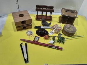 lot 1141 image: Lot of miscellaneous housewares