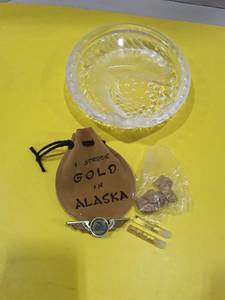 lot 1142 image: Fish Ashtray and gold from Alaska