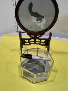 lot 1156 image: Small octagon shaped jewelry box and a small swivel mirror with cat