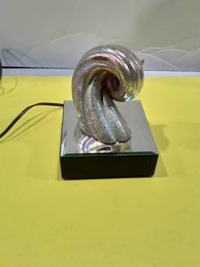 lot 1162 image: Washe glass shell decor with light up display box