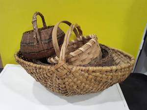 lot 1500 image: Wicker baskets lot of 4